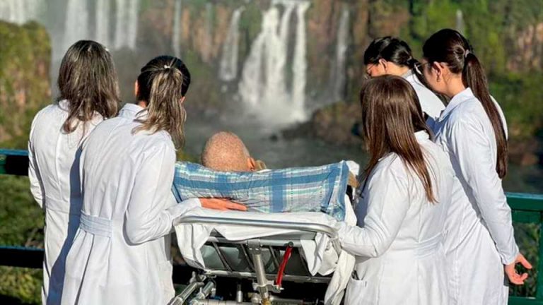 ¡emocionante!-un-paciente-oncologico-cumplio-el-sueno-de-conocer-las-cataratas-del-iguazu