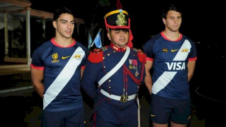 la-nueva-camiseta-de-los-pumas:-a-quienes-homenajea-y-cuando-la-estrenaran-en-el-campo-de-juego