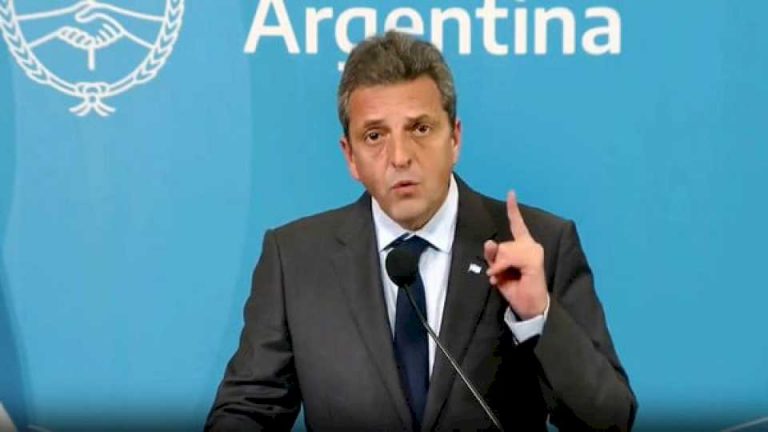 sergio-massa-y-un-indeseado-acto-de-campana:-anunciar-un-pago-al-fmi