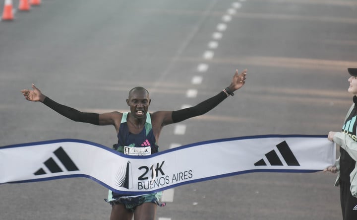 florencia-borelli,-la-reina-del-medio-maraton-de-buenos-aires:-gano-por-tercera-vez-y-mejoro-su-propio-record-sudamericano