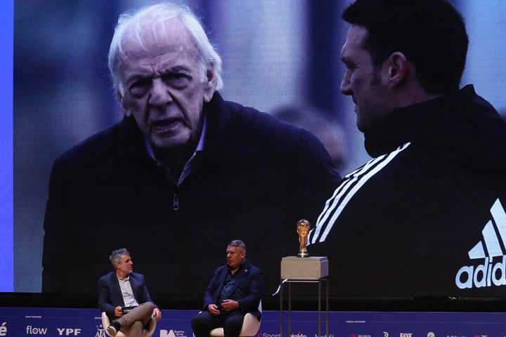 la-revelacion-de-chiqui-tapia-sobre-la-obtencion-del-mundial:-«menotti-fue-el-que-me-dijo-que-scaloni-tenia-que-ser-el-dt-de-la-seleccion»