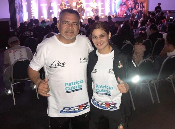 conmocion-en-el-boxeo-argentino:-el-entrenador-y-pareja-de-sabrina-perez-murio-de-un-infarto-junto-al-ring-en-pleno-combate