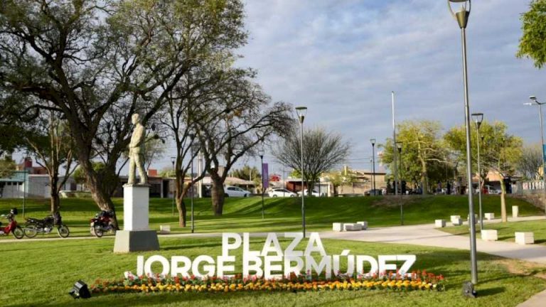 colorido-acto-en-la-plaza-jorge-bermudez