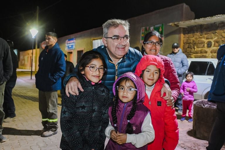 quedo-inaugurado-el-adoquinado-e-iluminacion-led-en-el-centro-de-antofagasta-de-la-sierra