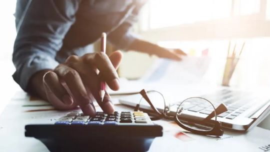 El impuesto más distorsivo que hay es ingresos brutos, aseveró un analista económico