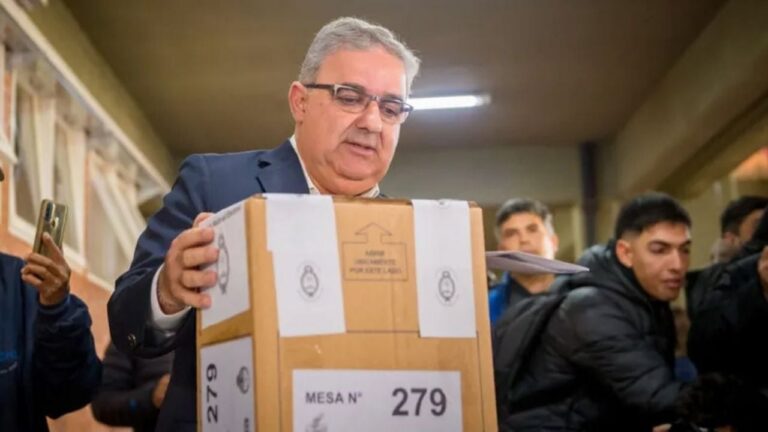 Raúl Jalil se medirá entre la interna del peronismo y la unidad opositora