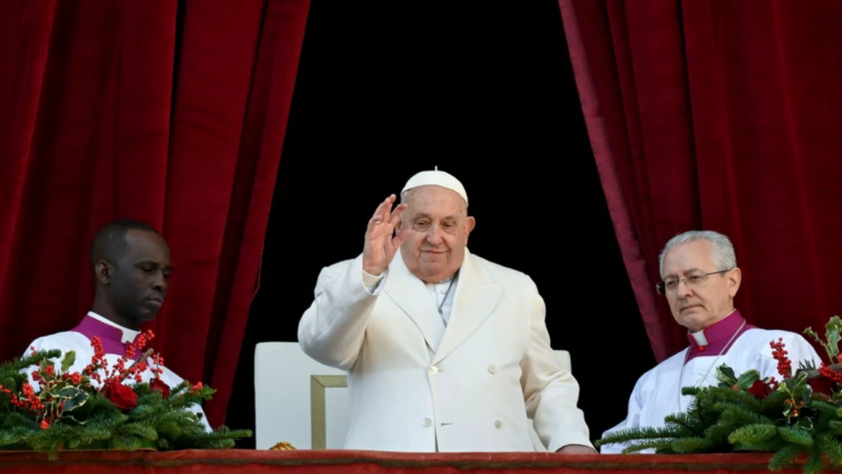 El papa Francisco pasó «una noche tranquila» con signos de leve mejoría