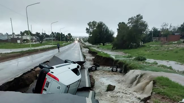 Impactantes imágenes del devastador temporal en Bahia Blanca