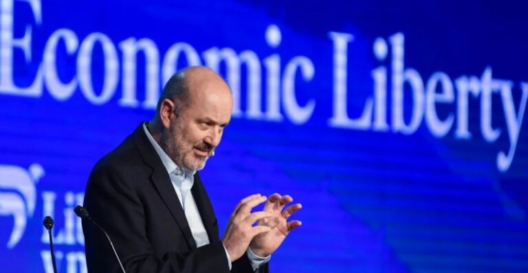 Milei decretó que las empresas ya no estarán obligadas a financiar cámaras empresariales