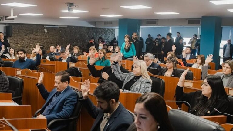 Sin LLA, diputados opositores proponen crear un Fondo para aumentos de estatales