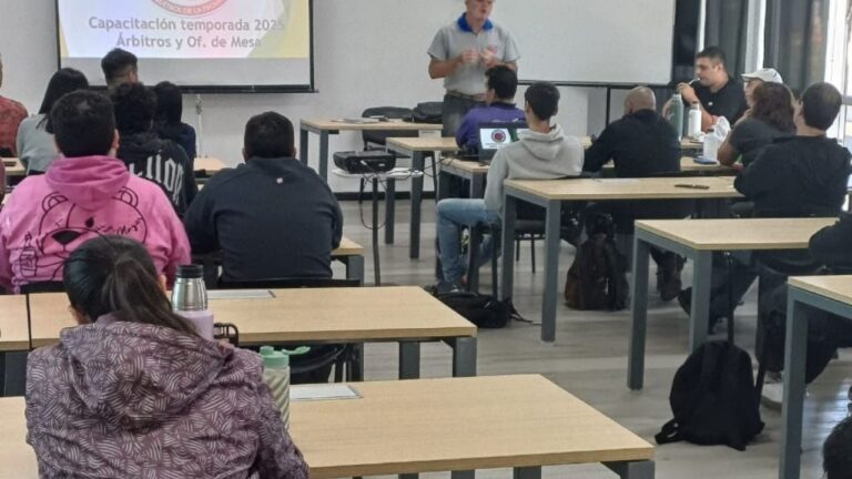 Hubo un capacitación para  árbitros y oficiales de mesa