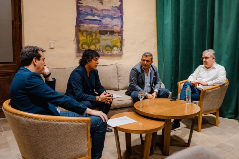 El Gobierno garantiza aporte mensual para el transporte escolar en Santa Rosa