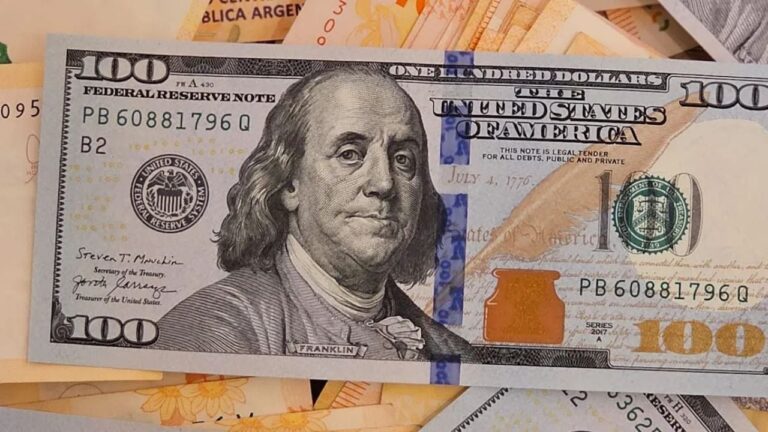 El dólar oficial cerró a $1.155 y se achica la brecha con el blue