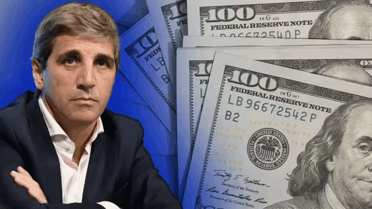 Se complica la estrategia del Gobierno: el fin del cepo impulsó la compra de dólares, no la venta