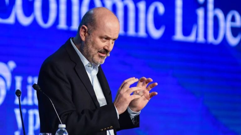 Tras el fin de las facultades delegadas, Sturzenegger se concentrará en la reforma laboral