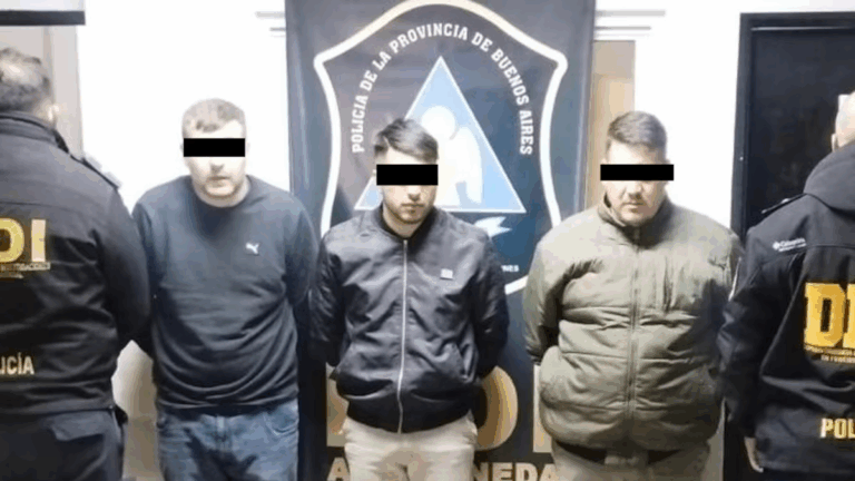 Tres detenidos por robo con inhibidores en un shopping