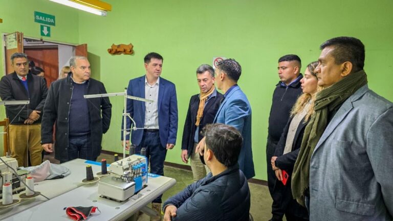 Acuerdan fortalecer taller textil para internos del Servicio Penitenciario