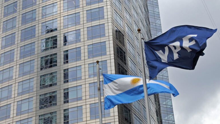 Preska define si Argentina puede frenar la entrega del 51% de YPF