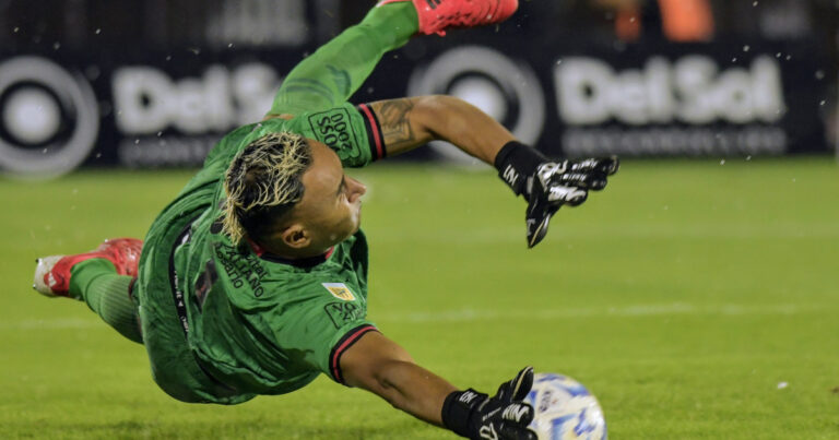 Se cayó el pase de Keylor Navas a Pumas y sigue la novela en Newells: y ahora?