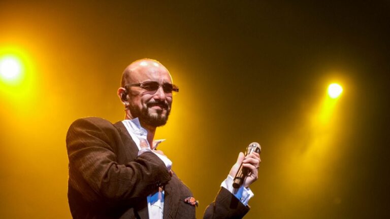 Abel Pintos hizo vibrar la apertura de  la Fiesta del Poncho