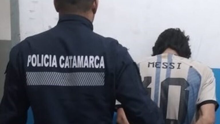 Una hija le reclamó a su padre un dinero adeudado y él la agredió a golpes