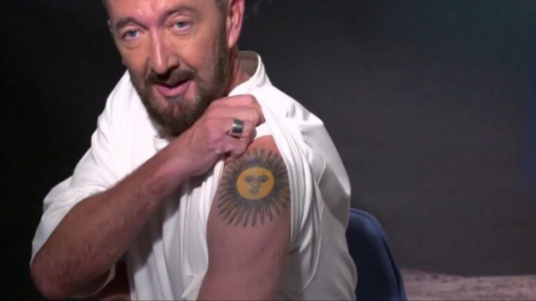 El particular tatuaje de Ralph Ineson que lo vincula a la Argentina