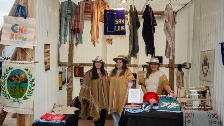 Las provincias se promocionan en El Patio del Poncho