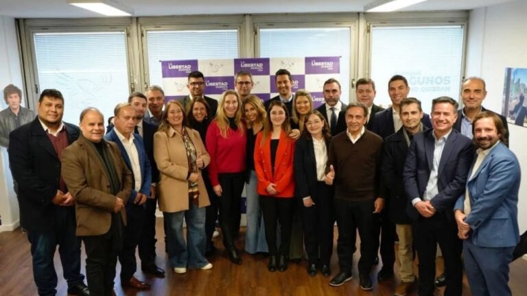 Emoción libertaria en Catamarca por la  constitución formal del partido de Milei