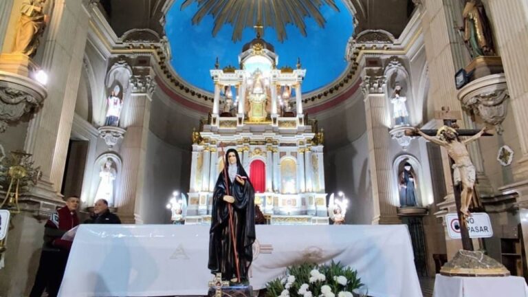 Donan imagen de Mama Antula,  primera santa argentina, a la Catedral
