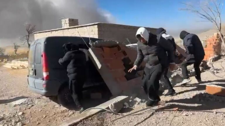 Laguna Blanca: vientos de más de 100 km/h dejan turistas varados y causan destrozos