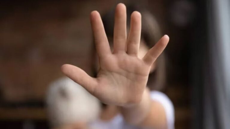 La madre de la menor que se fue de la casa por supuestos abusos denunció que se fugó