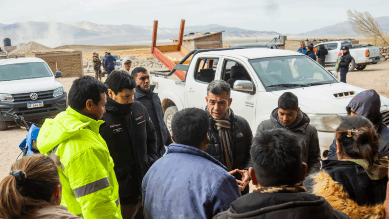 El Gobierno refuerza asistencia a familias afectadas de Laguna Blanca