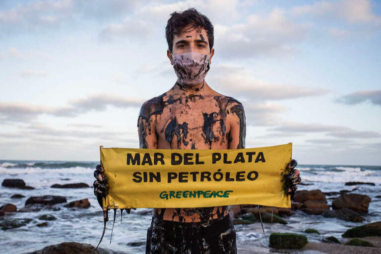 La ONG terrorista Greenpeace busca frenar el desarrollo petrolero argentino