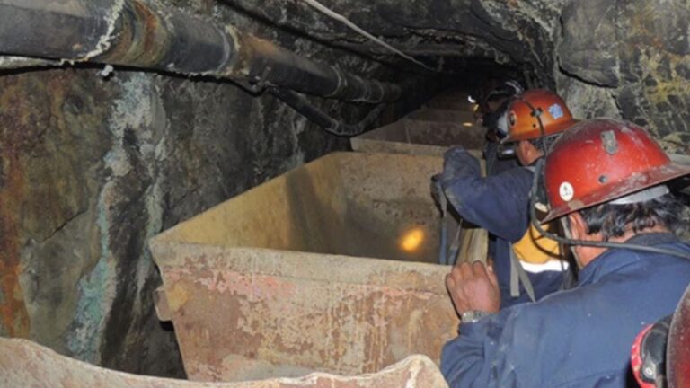 Hallaron otro cuerpo tras el derrumbe en la mina El Teniente: ya son dos las víctimas fatales