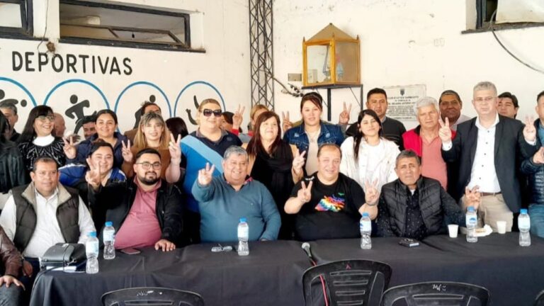 «Queremos ser escuchados»: Reclamos de la militancia peronista en un encuentro político en el Club Sarmiento