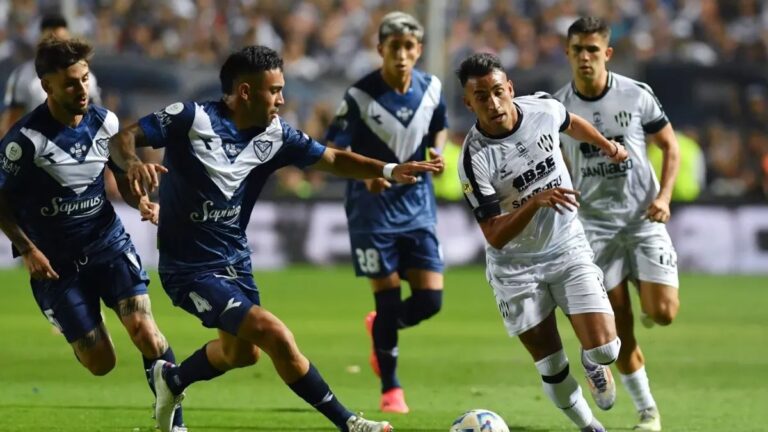 Vélez y Central Córdoba se disputan la Supercopa