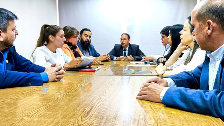 Libertarios tildaron de «hipócritas» al amparo para restablecer pensiones