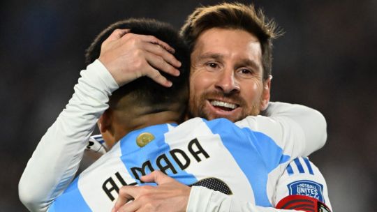 Siempre campeones: Argentina goleó 3-0 a Venezuela y la despedida de Messi del Monumental fue de ensueño