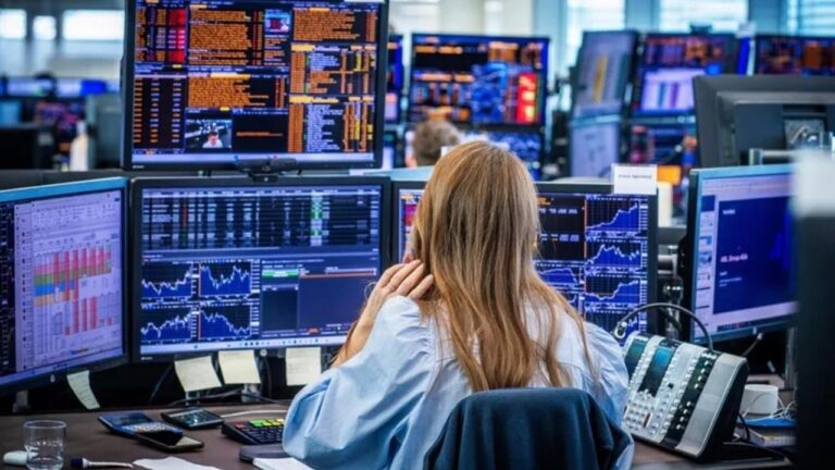 Las acciones y los bonos se hunden en el inicio de las operaciones