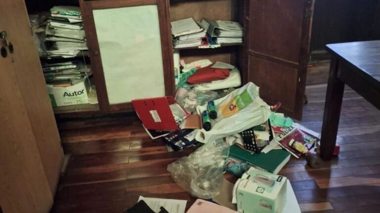 Robo en el Colegio Nacional: recuperan computadoras tras allanamientos en Capital