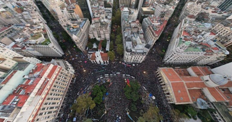Ahora más que nunca. Universidad y Garrahan a derrotar el veto de los coimeros