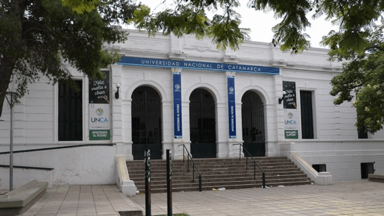 Estudiantes de la Fray: «El reclamo no es usar polleras cortas, es recibir un trato digno»