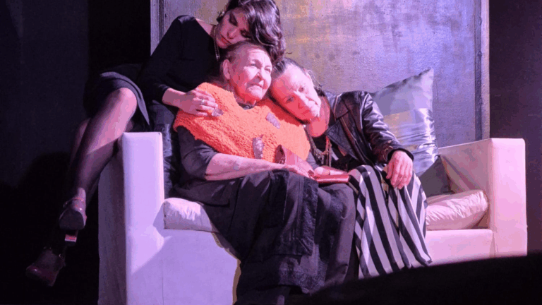 Este fin de semana vuelve al teatro «La familia reunida»
