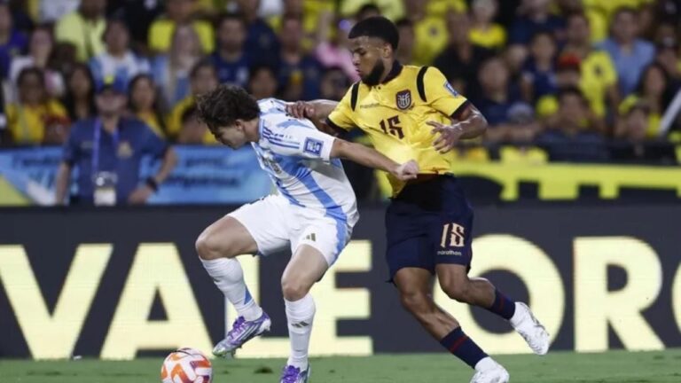 Argentina batalló hasta el final contra Ecuador, pero perdió 1-0 en Guayaquil