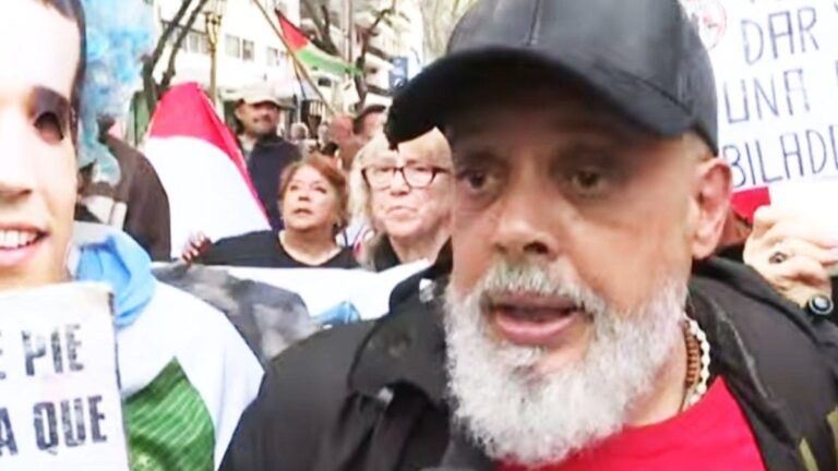 El padre de Pablo Grillo participó de la marcha de jubilados: «El Gobierno sabe que tiene los días contados»