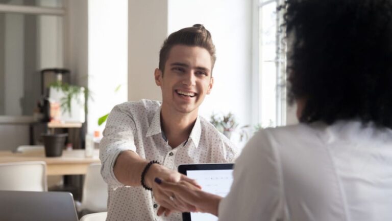 Crece el salario real y el empleo registrado en el primer semestre de 2025