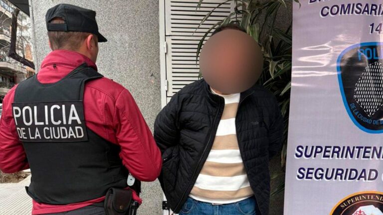 La policía porteña detuvo infraganti a un ladrón de autos con inhibidor en pleno Palermo