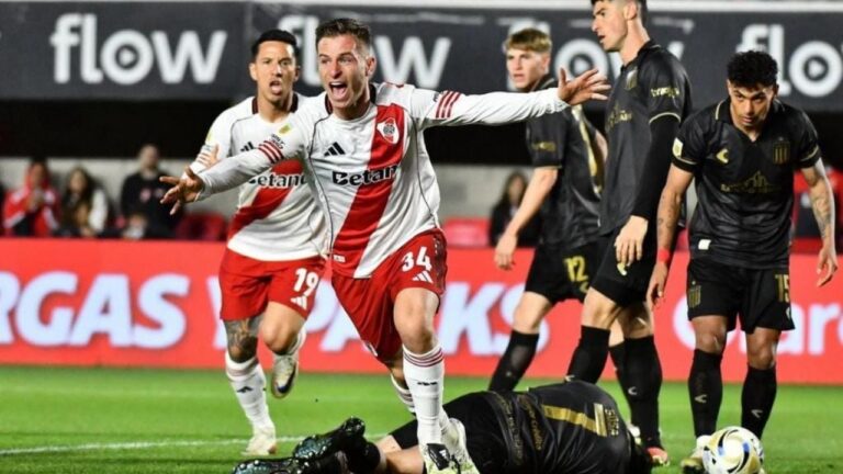 River le ganó a Estudiantes en La Plata y se subió a lo más alto de su zona