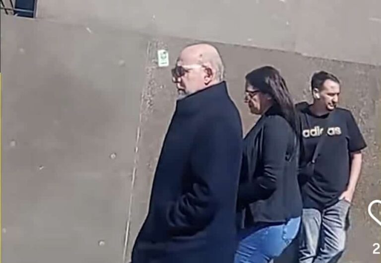 Fama fue escrachado al ingreso del Senado: A ver si ustedes pueden vivir con esa plata