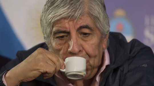 El gesto de Moyano a Milei: Camioneros firmó una paritaria para los siguientes seis meses por debajo de la inflación